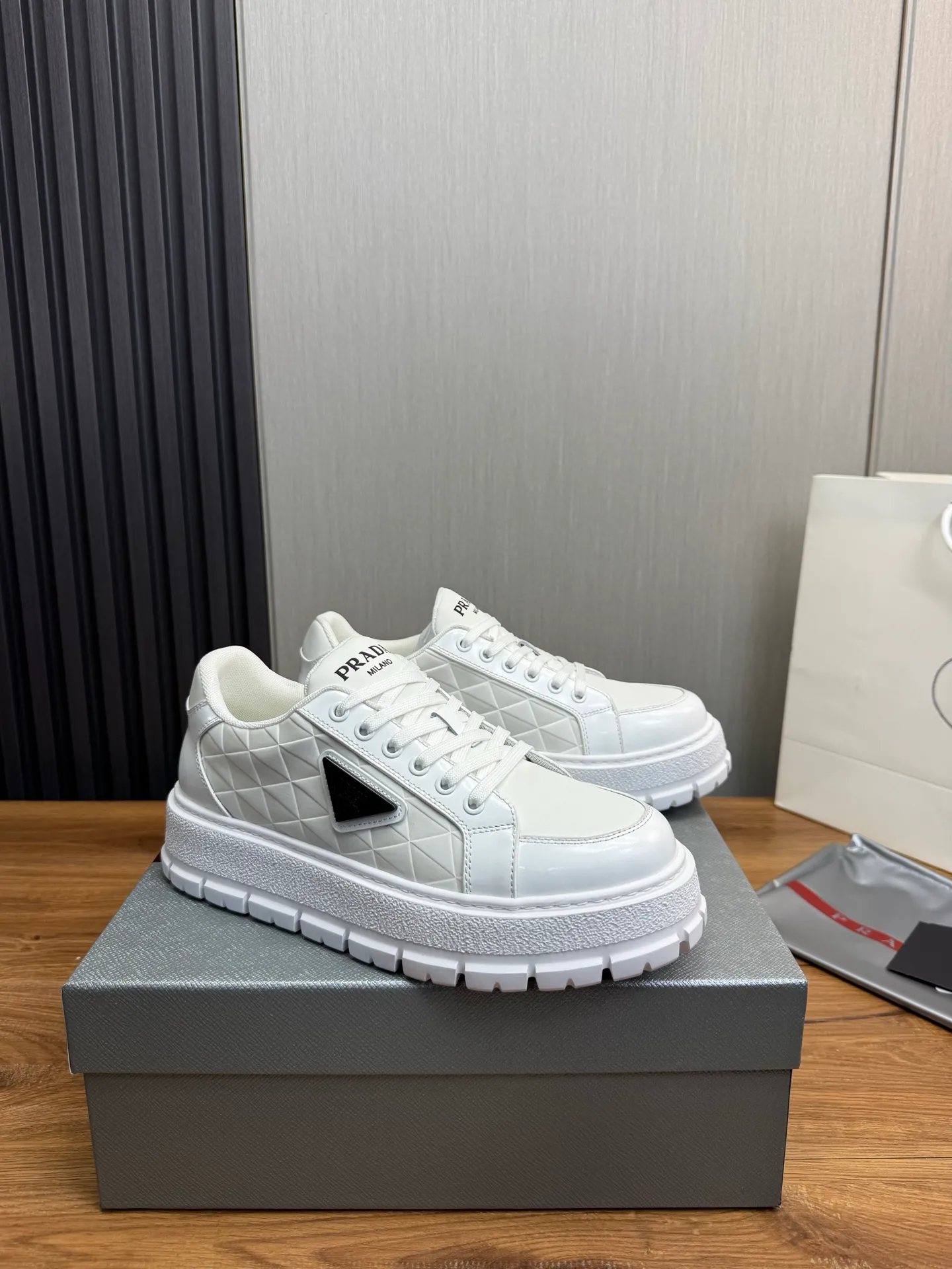 Men's shoes 💰580💰 [PRADA] Autumn and winter hot men's shoes shipped 👏Official website synchronized ⬆️Original fly-woven cowhide fabric + cowhide lining, 1⃣️:1⃣️reproduction, original sole, 38-45 (45. Customized, non-refundable)